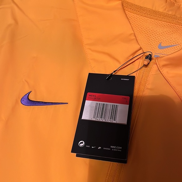 NIKE WINDBREAKER SHORT SLEEVE ZIP UP Size LARGE - Picture 8 of 12